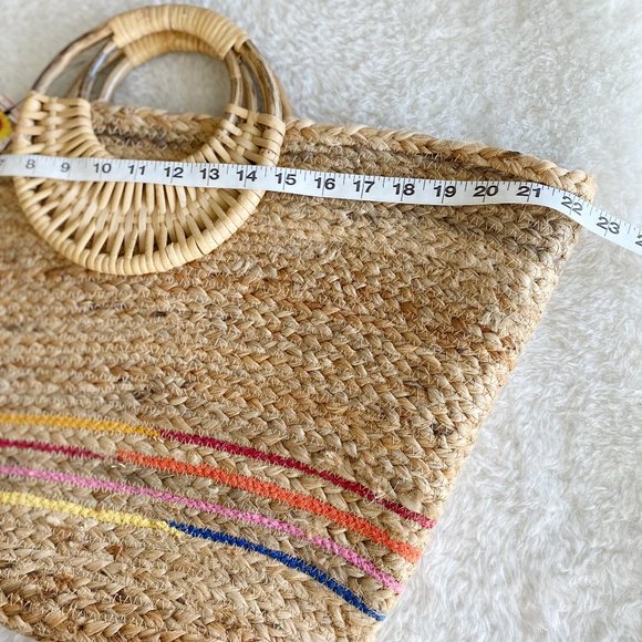 Mallis Women's Straw Tote Bag, Round Wooden Handle, Beach Bag, Color Details - Picture 5 of 8